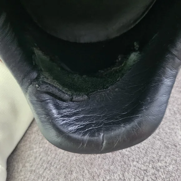 authentic Louis Vuitton shoes - Picture 7 of 9